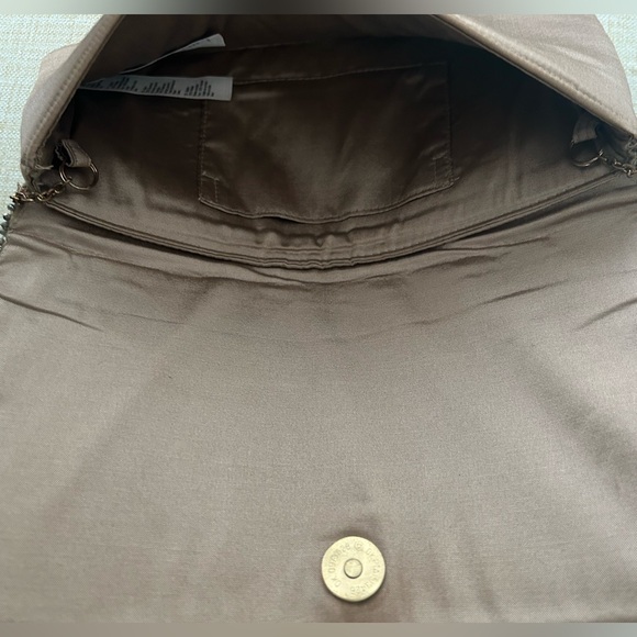 Beaded evening clutch w long detachable chain in silver, gold & taupe - Picture 8 of 13